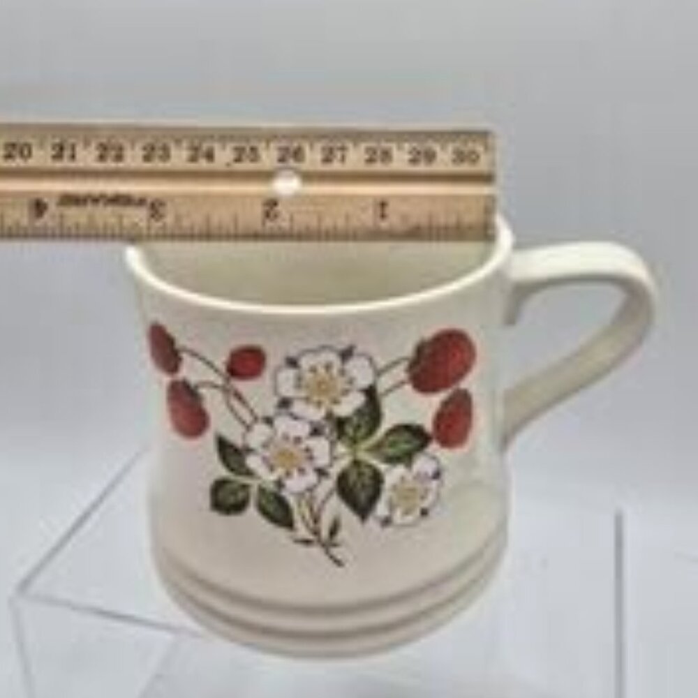 Sheffield Strawberries 'n Cream Vtg Stoneware Coffee Mug Cup Japan Cottagecore - Picture 2 of 3